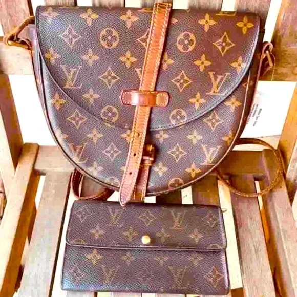Louis Vuitton 2Pcs Bundle - Vintage Louis Vuitton Crossbody/Louis Vuitton Wallet - Picture 1 of 9